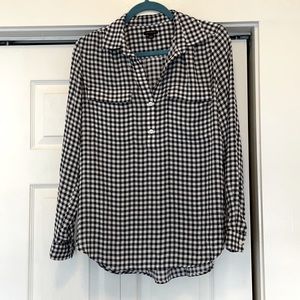 Ann Taylor - quarter button down, Size S